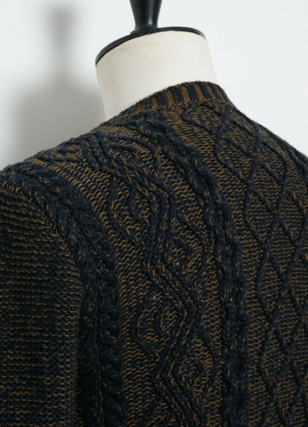 INIS MEÁIN PLATED BEACH SWEATER | Pima Cotton Knitwear | Brown/Navy - Image 5